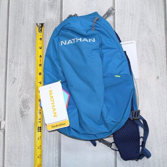 NEW Nathan Limitless Run 8 L Hydration Sling - Picture 2 of 3